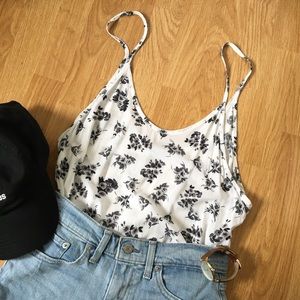 👌3/$12👌 BRANDY MELVILLE Rose Floral White Tank Top